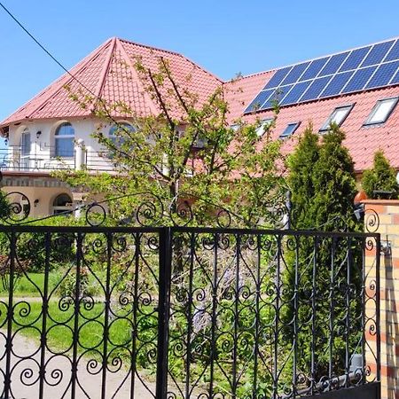 Village Garden Family Guest House Tiszakanyár エクステリア 写真