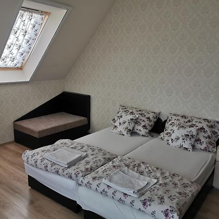 Village Garden Family Guest House Tiszakanyár エクステリア 写真