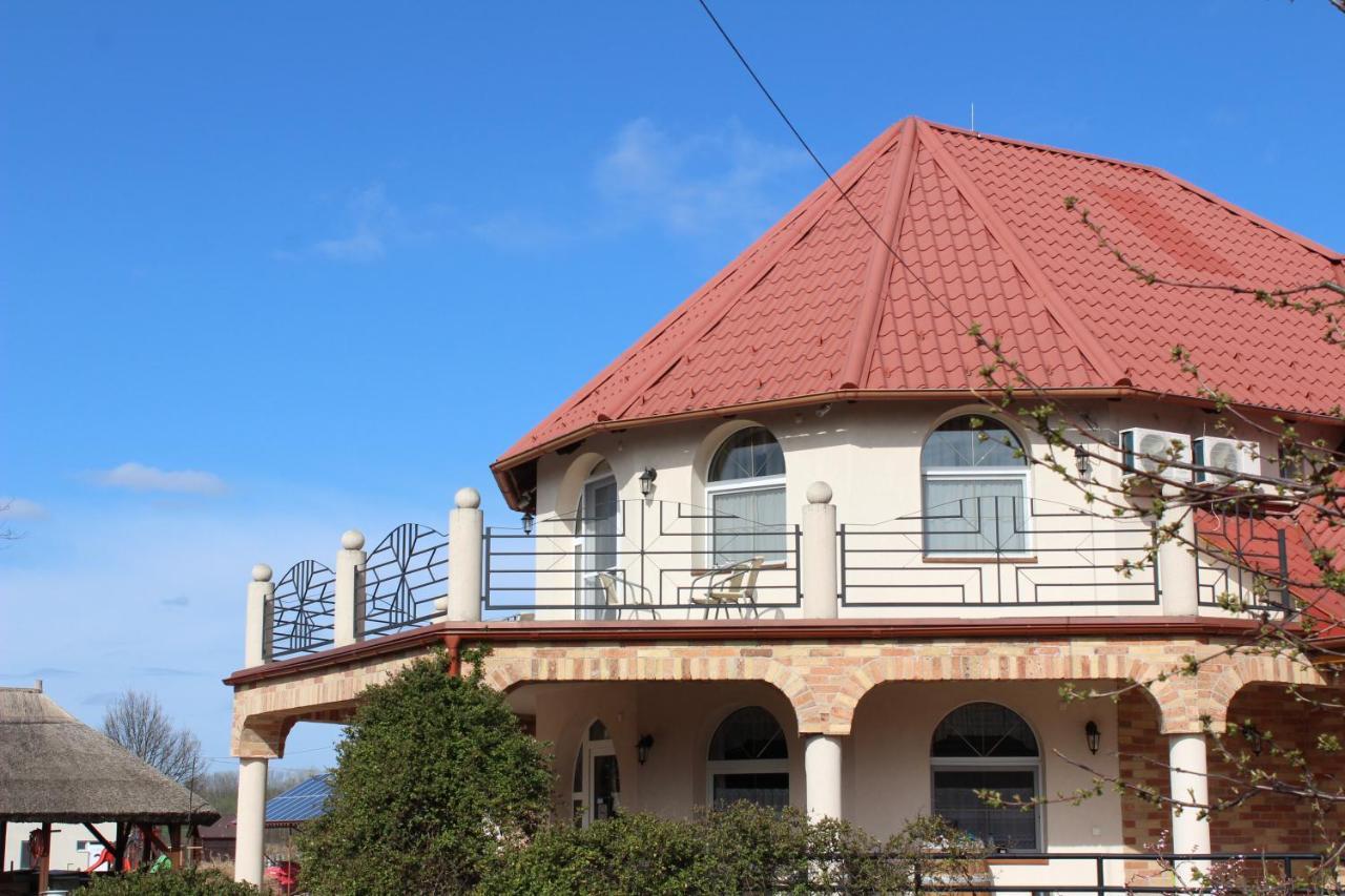 Village Garden Family Guest House Tiszakanyár エクステリア 写真