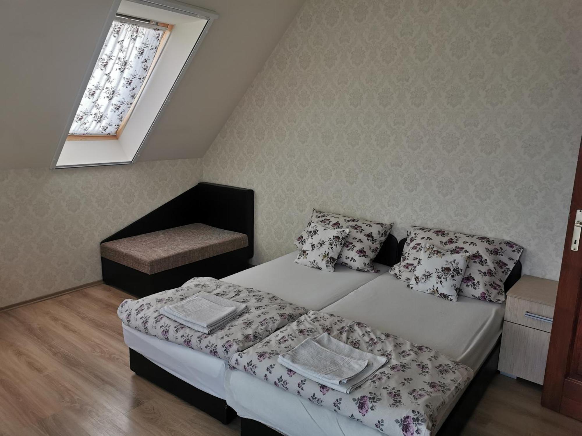 Village Garden Family Guest House Tiszakanyár エクステリア 写真