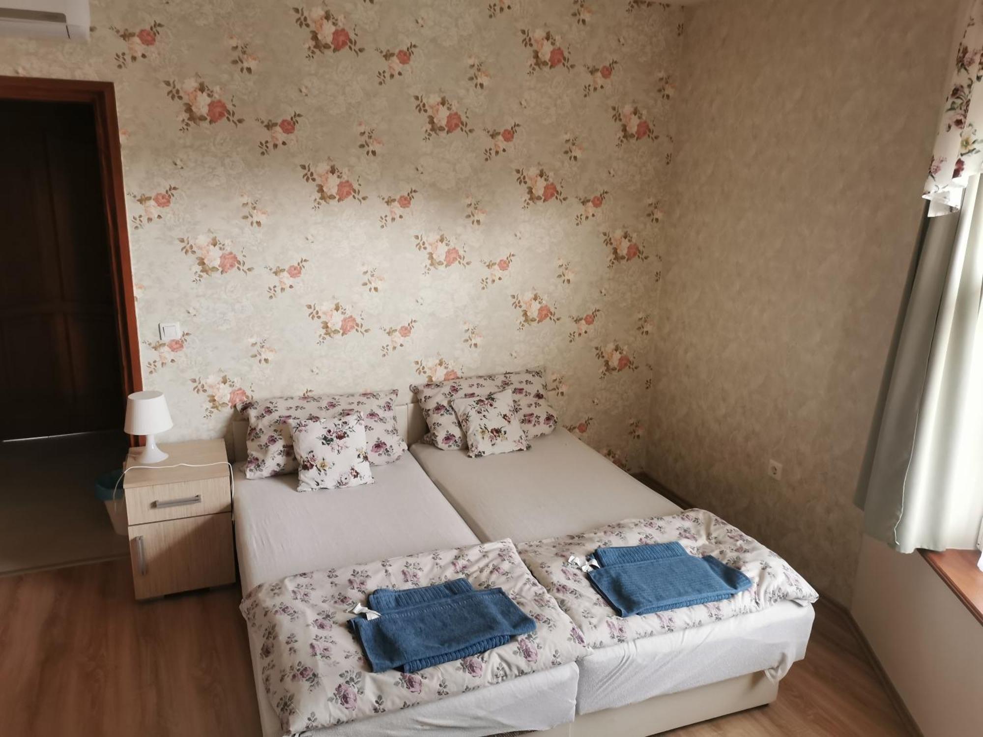 Village Garden Family Guest House Tiszakanyár エクステリア 写真